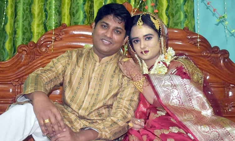 স্বর্ণালঙ্কার বা টাকা নয়, ১০১টি বই দেনমোহরে ব্যাংকার-শিক্ষার্থীর বিয়ে