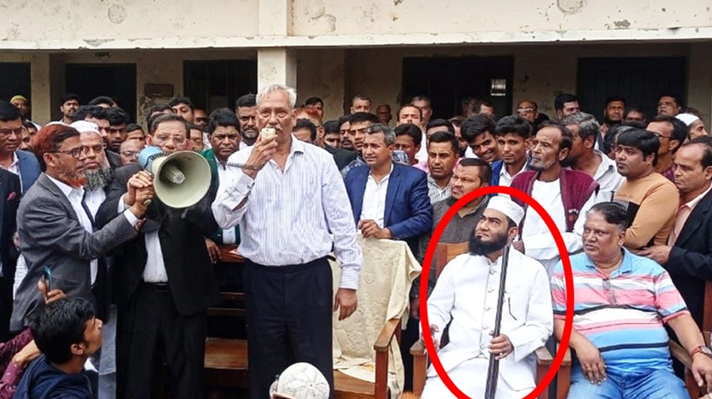 সমাবেশে অস্ত্র হাতে বিএনপি নেতা, শাহজাহান ওমর শোকজ ইসির