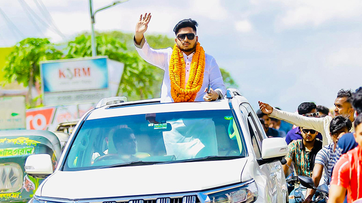 কেন্দ্রীয় ছাত্রলীগের ভুয়া পদ ব্যবহার করে, এলাকায় ব্যাপক সংবর্ধনা 