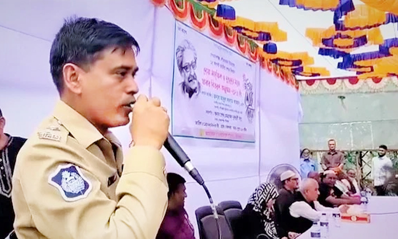 নৌকায় ভোট চাইলেন দেওয়ানগঞ্জ থানার ওসি