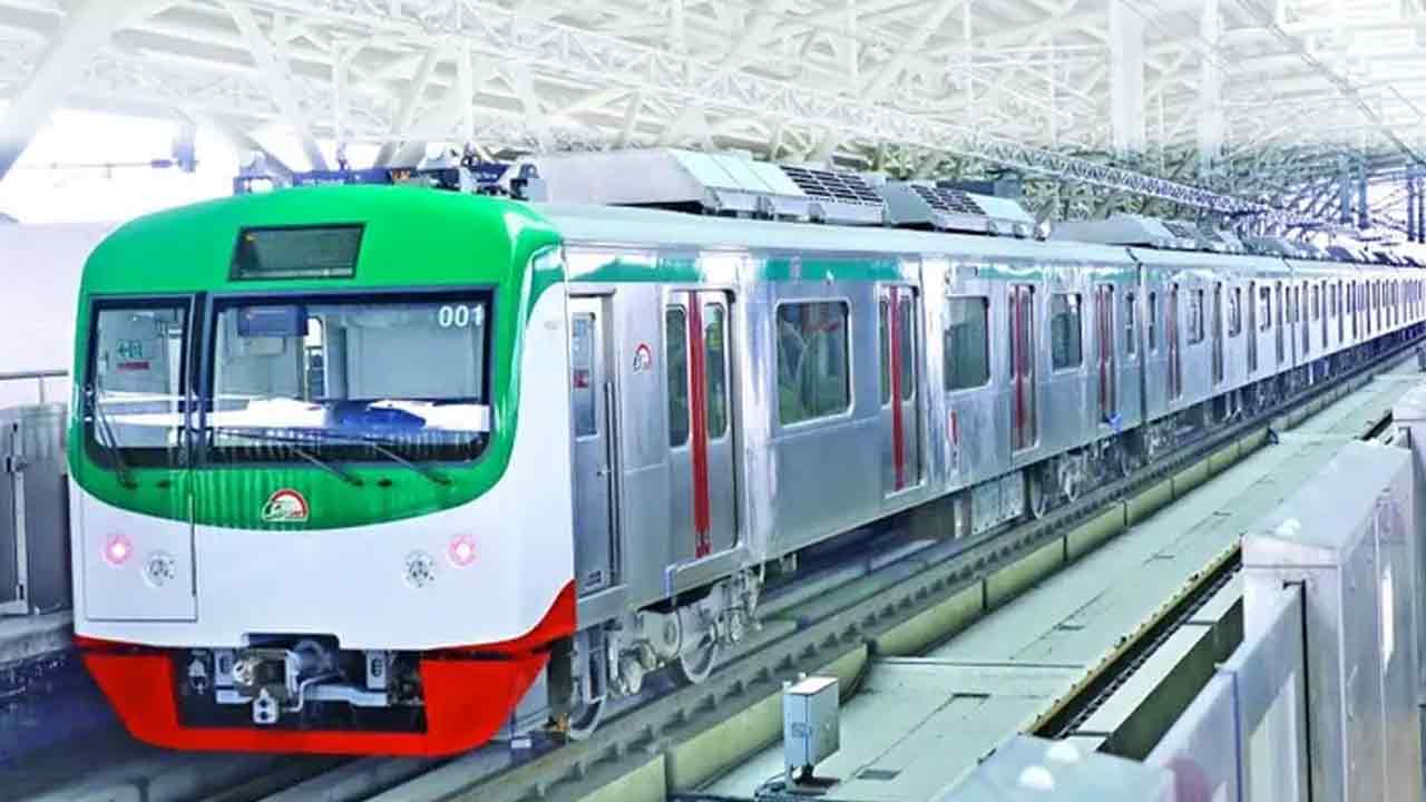 মেট্রোরেল সেবা প্রায় ২২ ঘণ্টা বন্ধ থাকার পর পুনরায় চালু