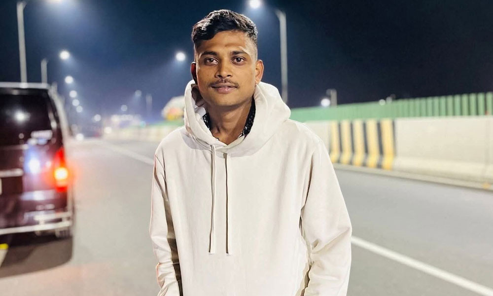 মুন্সীগঞ্জে বাসা থেকে ডেকে নিয়ে মায়ের সামনে তরুণকে কুপিয়ে হত্যা