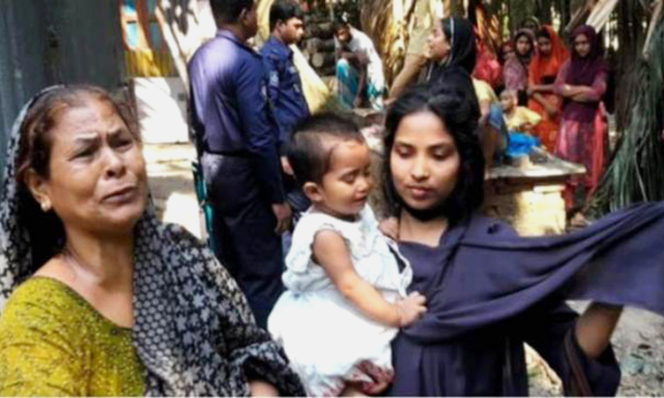 ৯৯ নম্বরে কল পেয়ে মেয়ের হাত থেকে আহত মাকে বাঁচালো পুলিশ