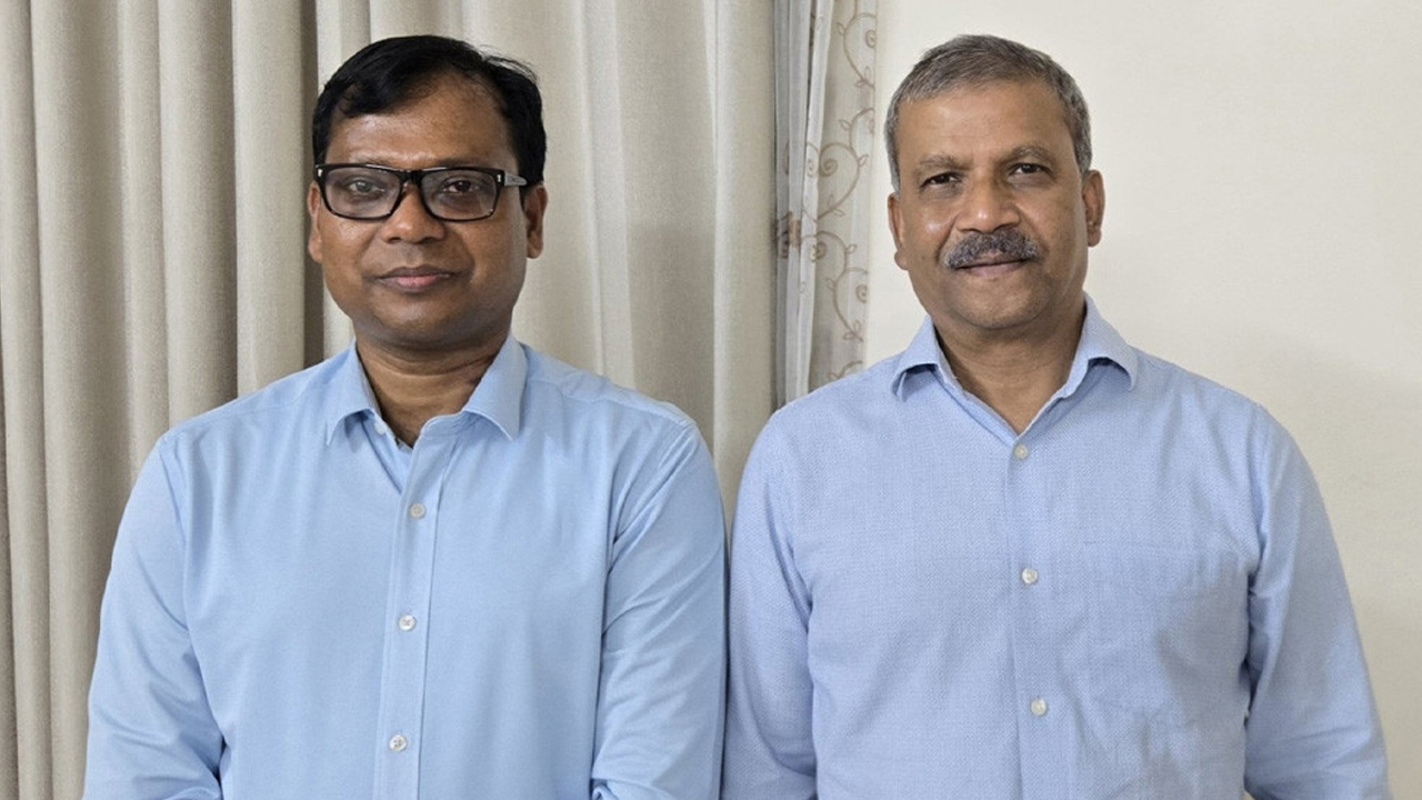 ডিসি সারোয়ার আলমকে নিয়ে আইন উপদেষ্টার আবেগঘন পোস্ট