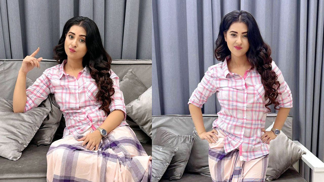 লুঙ্গি পরে ভিন্ন লুকে হাজির হয়ে যে বার্তা দিলেন চিত্রনায়িকা বুবলী