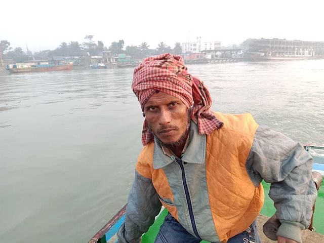 সেই রাতে বিনা ভাড়ায় শ তিনেক যাত্রী উদ্বার করেন মিলন
