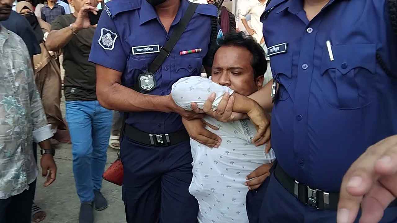 বিয়েতে ৫০ লাখ টাকা যৌতুক দাবি, সরকারি কর্মকর্তা বর আটক 