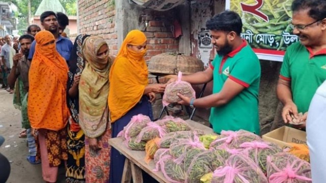 ৩৮০ টাকা কেজি কাঁচা মরিচ কিনে ১০০ টাকায় বিক্রি