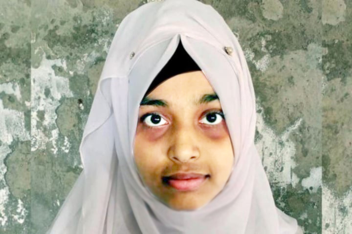 বাবার মোটরসাইকেল থেকে ছিটকে পড়ে মেয়ে নিহত