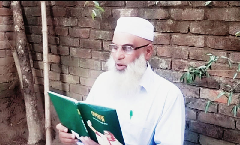 ছেলেদের শিক্ষক, ইঞ্জিনিয়ার, বানিয়ে বাবা দিচ্ছেন এসএসসি পরীক্ষা!