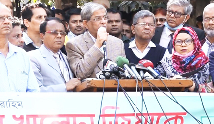 ‘রাজনৈতিক প্রতিহিংসায় খালেদা জিয়াকে বিদেশে যেতে দেওয়া হচ্ছে না’