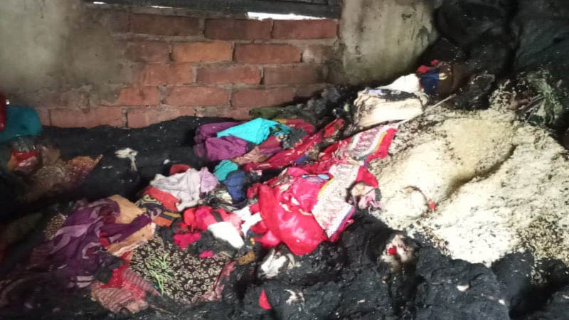 বাবার দেয়া আগুনে ঘুমন্ত ছেলে-মেয়ের মৃত্যু, স্ত্রী হাসপাতালে
