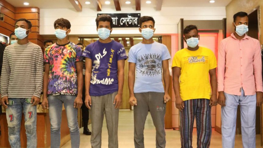 রাজধানীতে শো-রুমে ডাকাতির ঘটনায় ছয় ডাকাত গ্রেপ্তার