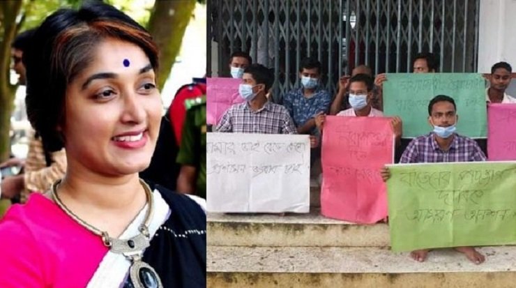 শিক্ষিকার বিরুদ্ধে  আন্দোলনরত শিক্ষার্থীর প্রকাশ্যে বিষপান