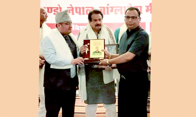 ঝাড়খণ্ডের প্রখ্যাত সমাজসেবী লুৎফল হককে সম্মানিত করলেন কেন্দ্রীয় আইন মন্ত্রী