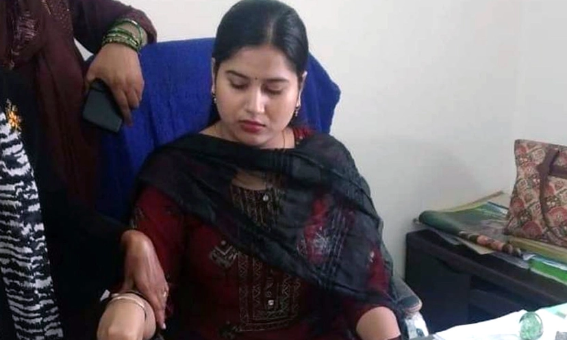 চাকরির প্রথম দিনই ঘুষ নিয়ে ভারতে সরকারি কর্মকর্তা গ্রেপ্তার