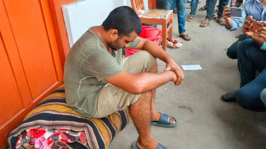 রাবিতে বিছানাপত্রসহ হলের রুম থেকে শিক্ষার্থীকে বের দিলো ছাত্রলীগ