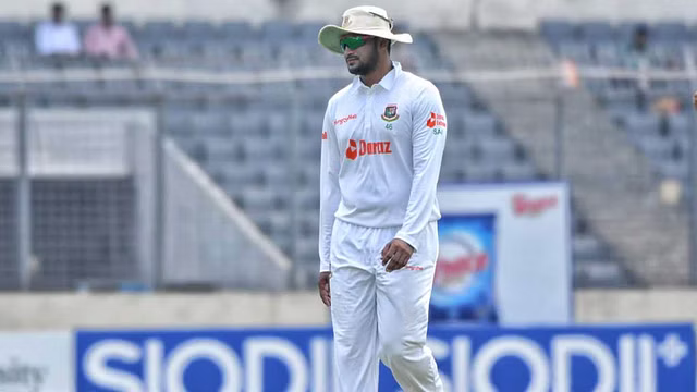৬৫ ওভারের আগে কেন বোলিংয়ে এলেন না সাকিব