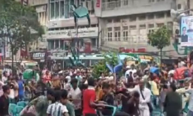 আওয়ামী লীগের শান্তি সমাবেশে চেয়ার ছোড়াছুড়ি