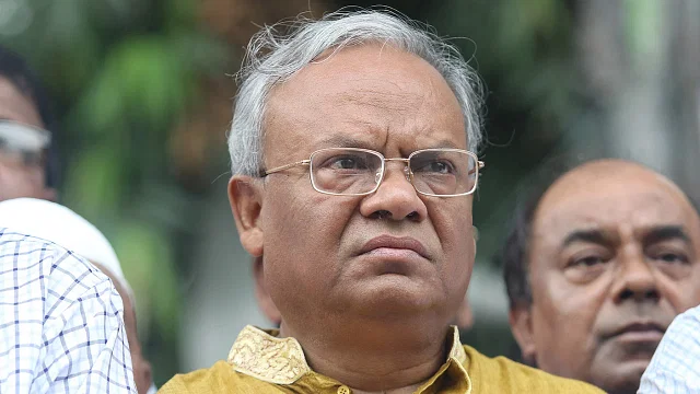 বিএনপি নেতা রিজভী’র বিরুদ্ধে গ্রেপ্তারি পরোয়ানা জারি