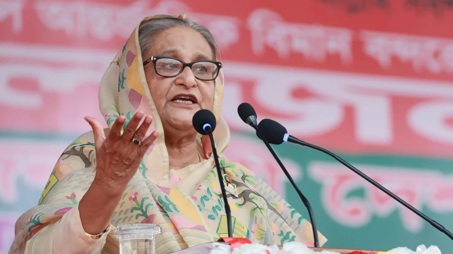 কেমন ছেলে অসুস্থ মাকে দেখতে আসে না, প্রশ্ন প্রধানমন্ত্রীর
