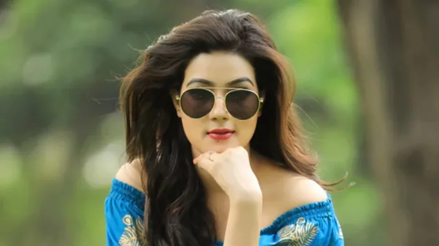 স্বতন্ত্র প্রার্থী হিসেবে মনোনয়ন ফরম তুললেন মাহিয়া মাহি