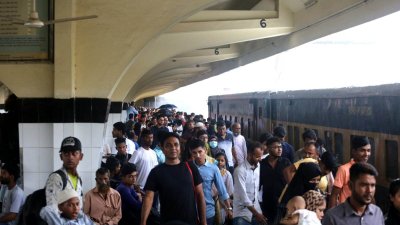 খুলনা থেকে ঢাকা যাওয়া যাবে মাত্র ২১০ টাকায়
