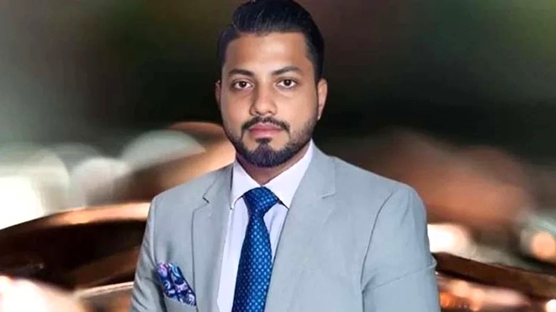 নিজেই শপথ পড়ে মেয়রের চেয়ারে বসার হুঁশিয়ারি ইশরাকের